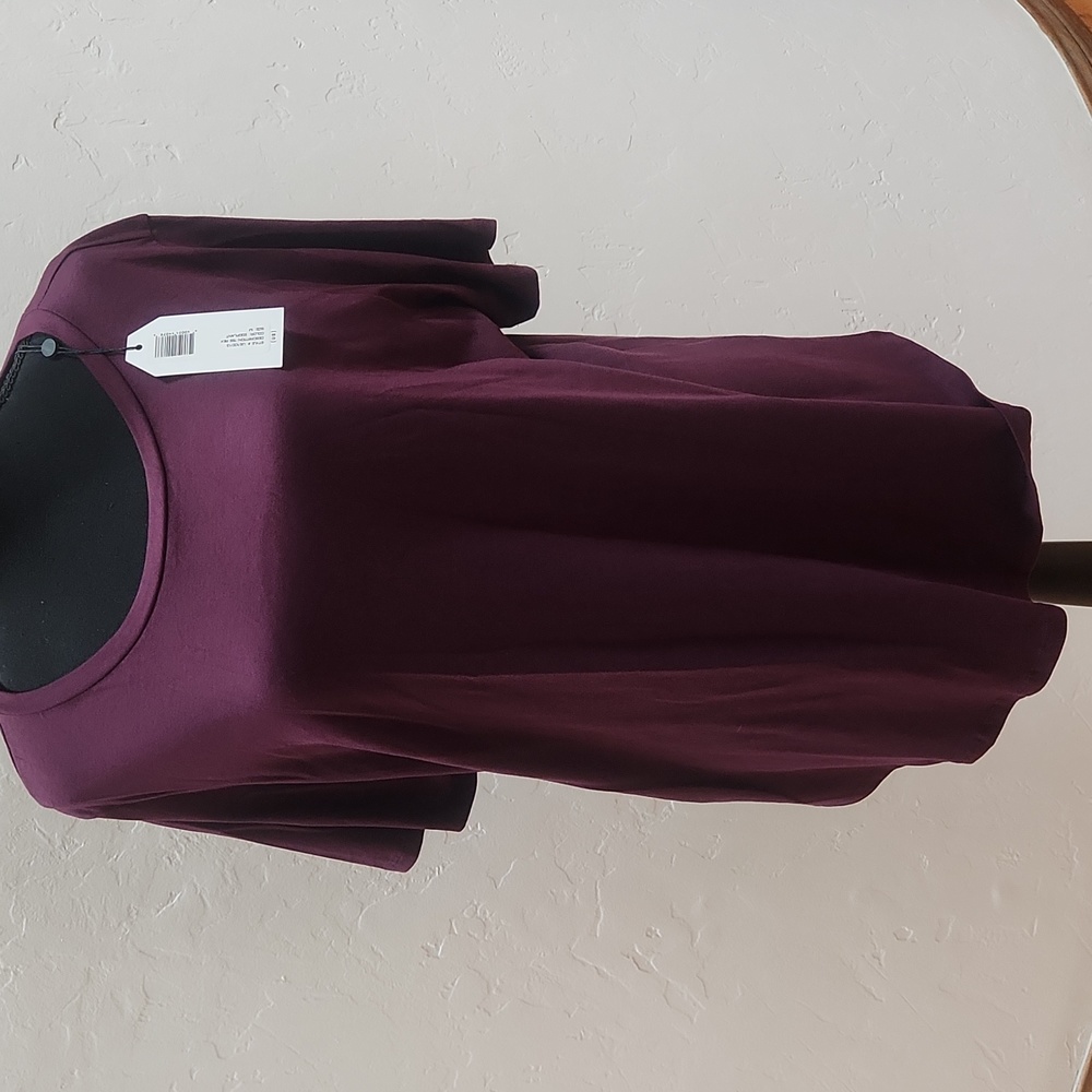 BNWT-UNIVERSAL STANDARD MEDIUM Trex top
